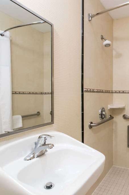 Hotel Days Inn & Suites by Wyndham Fort Pierce I-95 photo 3