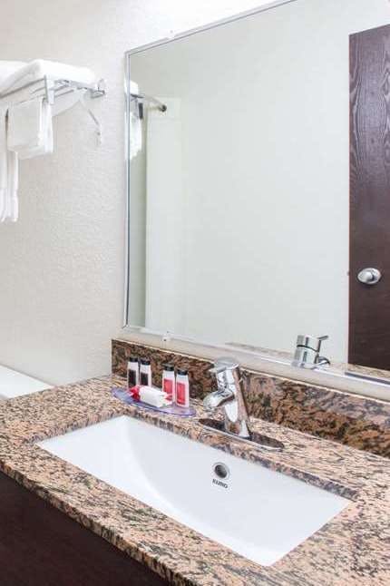 Hotel Super 8 by Wyndham Aberdeen MD photo 4