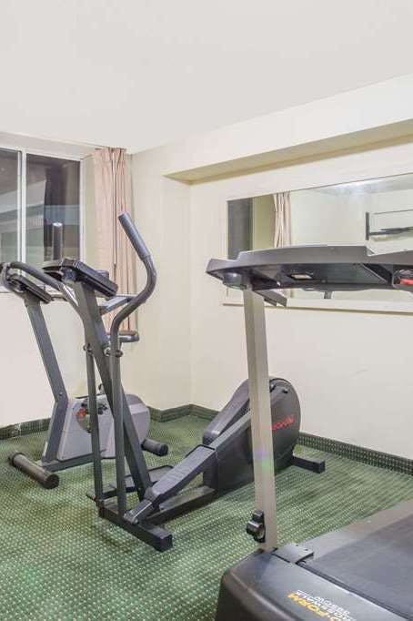 Hotel Days Inn Custer photo 2
