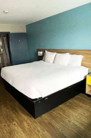 Hotel Days Inn by Wyndham Raleigh Glenwood-Crabtree photo 1