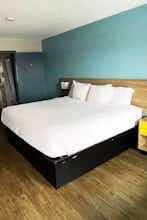 Hotel Days Inn Raleigh Crabtree photo 1