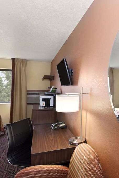 Hotel Super 8 Salem photo 2