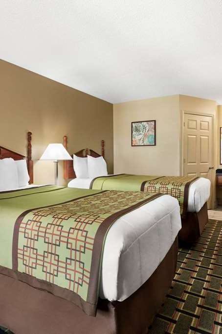 Hotel Baymont by Wyndham Warner Robins photo 2