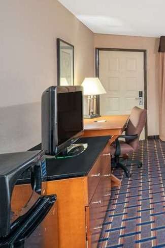 Hotel Baymont Inn Suites Knoxville photo 3