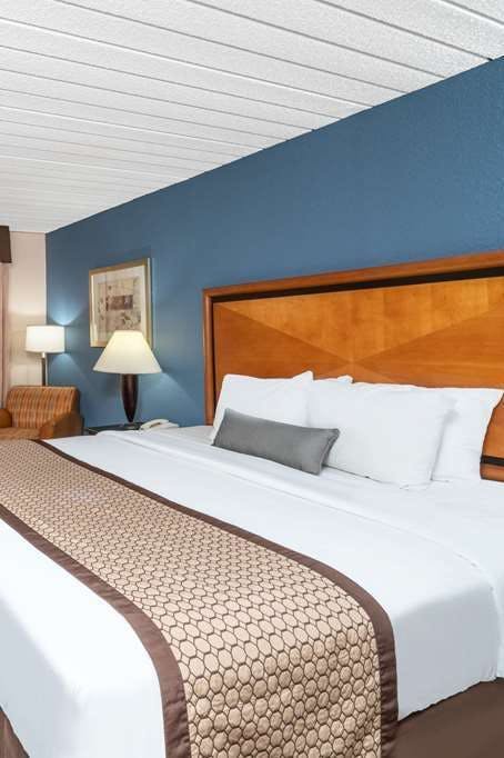 Hotel Baymont Inn Suites Knoxville photo 1