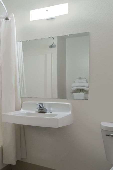 Hotel Super 8 by Wyndham Wisconsin Dells photo 4