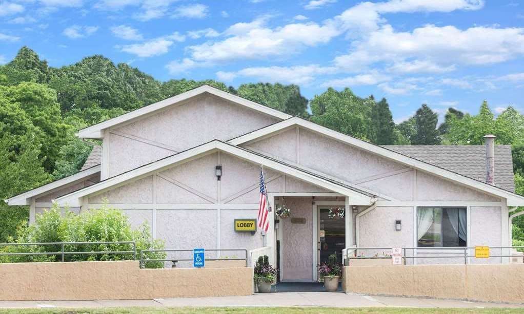 Super 8 Pittsburgh Airport/Uni