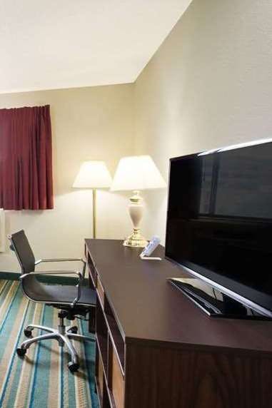 Hotel Super 8 Pittsburgh Airport/Uni photo 3