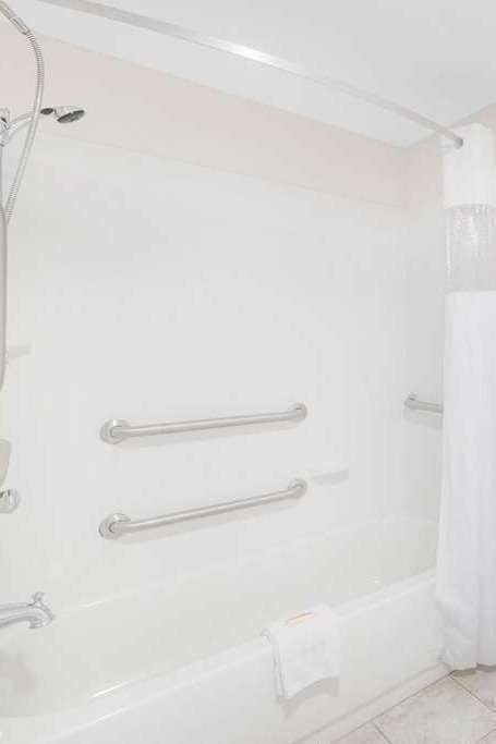 Hotel Days Inn by Wyndham Bismarck photo 3