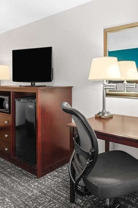 Hotel La Quinta Inn & Suites by Wyndham Portland NW photo 3