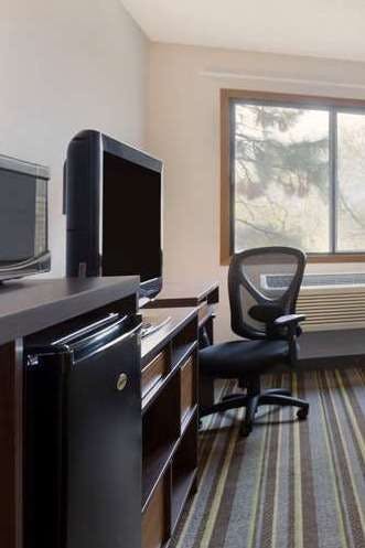 Hotel Super 8 by Wyndham Westminster Denver North photo 3