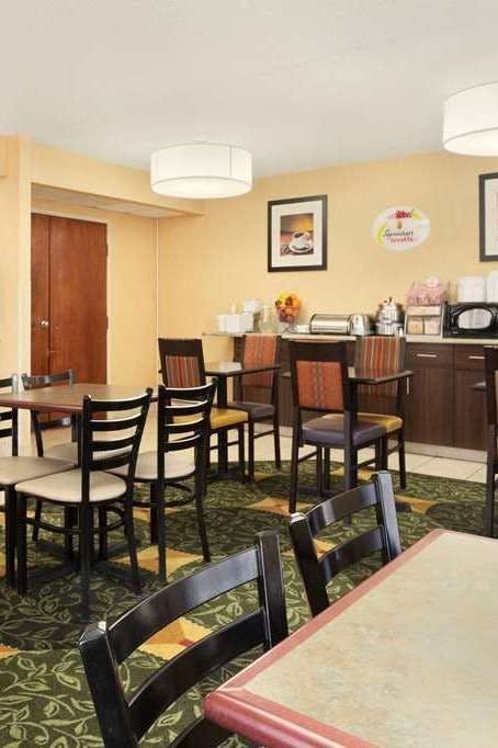 Hotel Super 8 by Wyndham Westminster Denver North photo 5