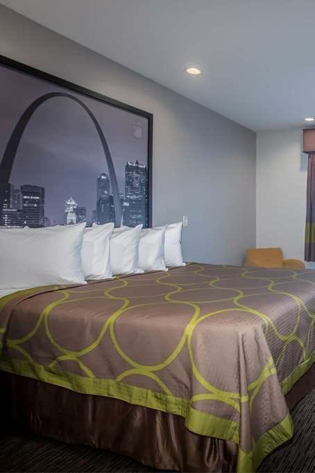Hotel Super 8 by Wyndham St. Louis North photo 1
