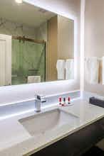 Hotel Super 8 by Wyndham Kingwood Houston North photo 4
