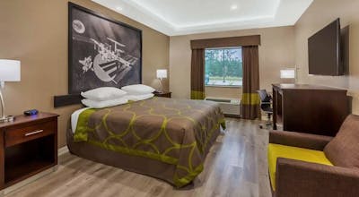 Super 8 by Wyndham Kingwood Houston North