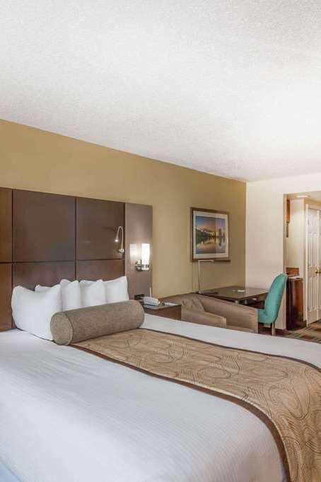 Hotel Wingate by Wyndham Orlando International Airport photo 2