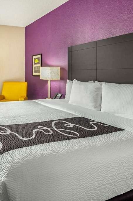 Hotel La Quinta Inn & Suites by Wyndham Miami Lakes photo 1