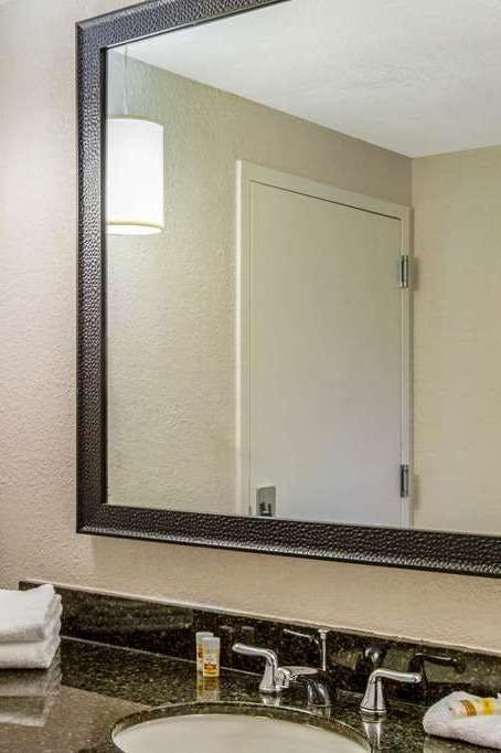 Hotel La Quinta Inn & Suites by Wyndham Miami Lakes photo 4