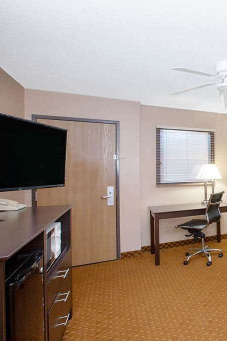 Hotel AmericInn by Wyndham Coralville photo 3