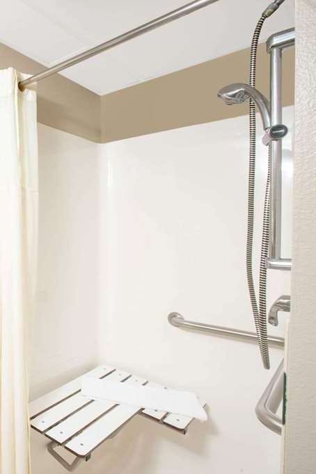 Hotel AmericInn by Wyndham Coralville photo 5