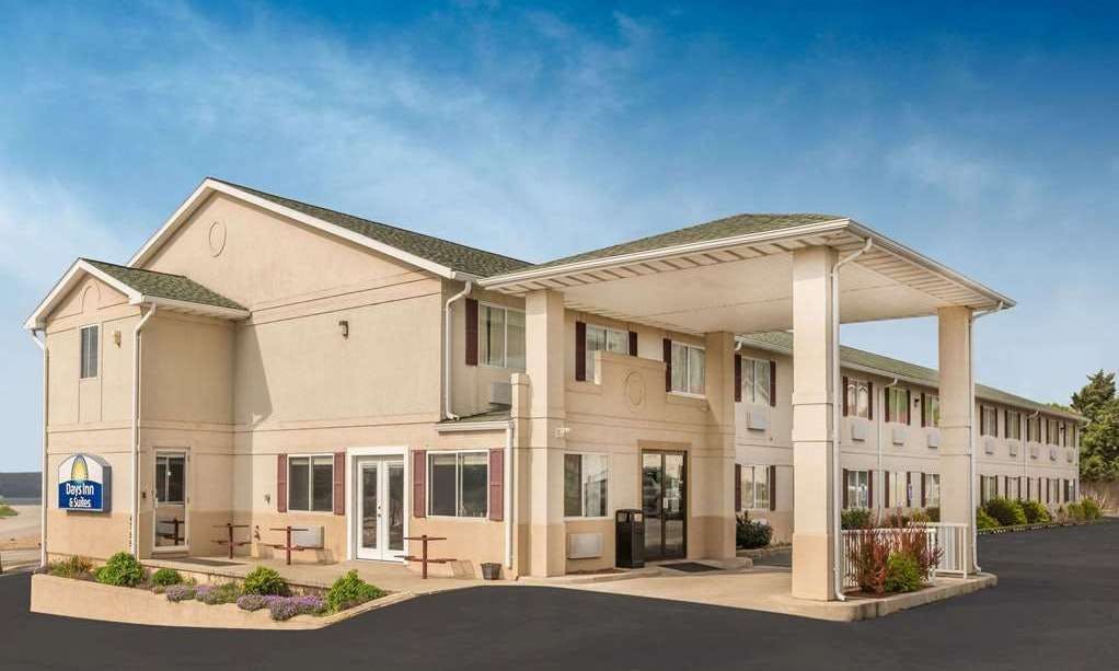 Days Inn by Wyndham Osage Beach Lake of the Ozarks