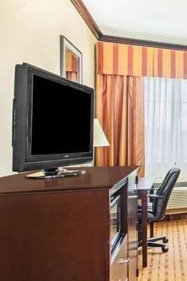 Hotel La Quinta Inn & Suites by Wyndham Ennis photo 4