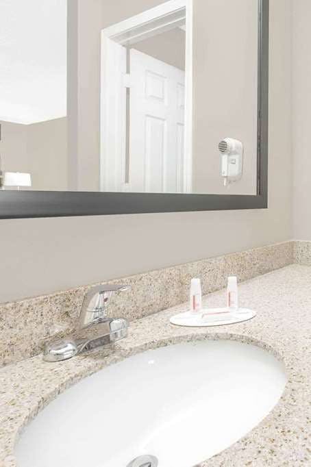 Hotel Super 8 by Wyndham Bay St. Louis photo 4