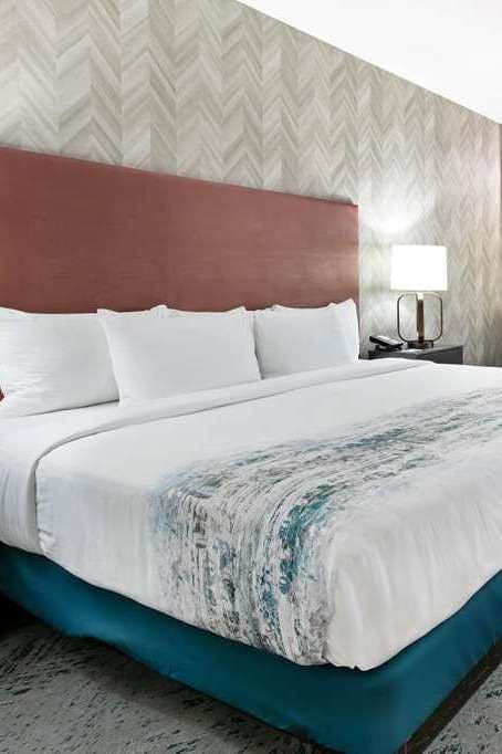 Hotel La Quinta Inn & Suites by Wyndham DFW West-Glade-Parks photo 1