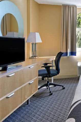 Hotel La Quinta Inn & Suites by Wyndham Sunrise photo 3