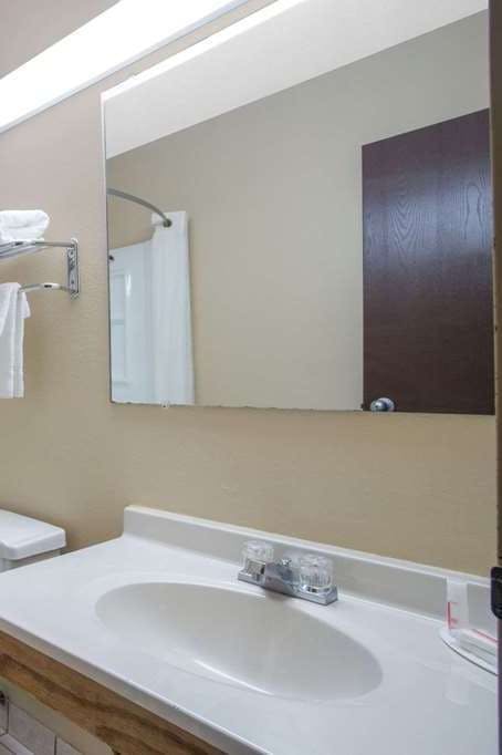 Hotel Super 8 by Wyndham Christiansburg/Blacksburg Area photo 4