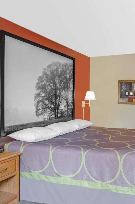 Hotel Super 8 by Wyndham Christiansburg/Blacksburg Area photo 1