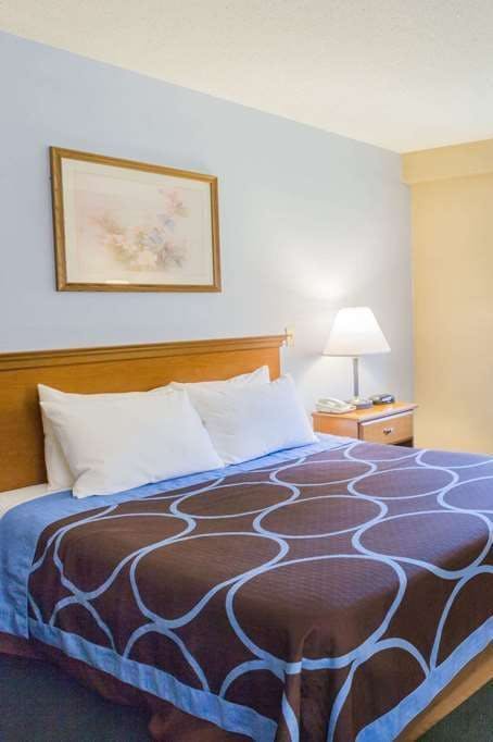 Hotel Super 8 by Wyndham East Stroudsburg/Poconos photo 1