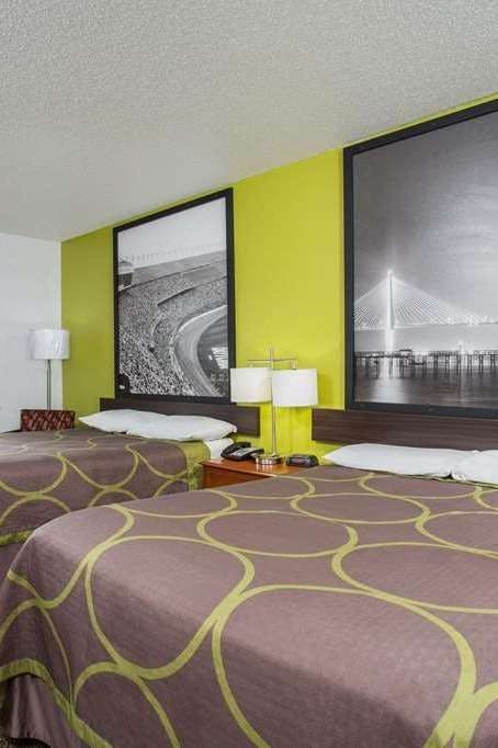 Hotel Super 8 by Wyndham Franklin photo 2