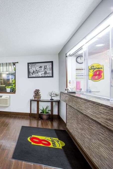 Hotel Super 8 by Wyndham Franklin photo 5