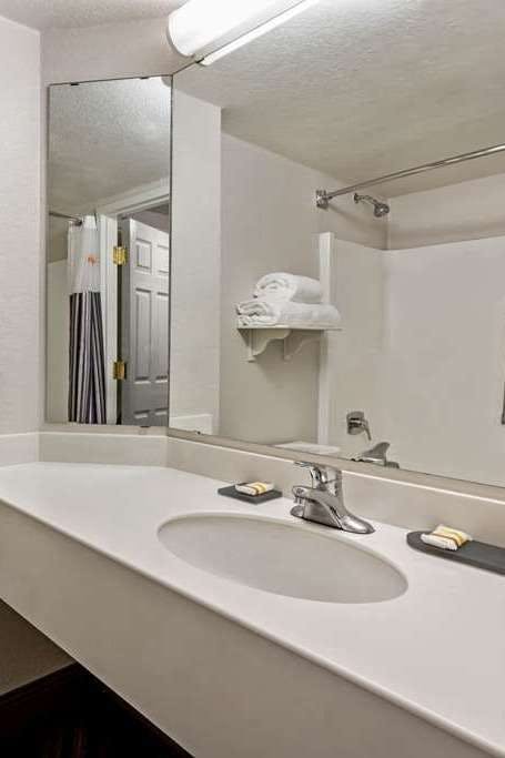 Hotel La Quinta Inn & Suites by Wyndham Tacoma - Seattle photo 4