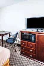 Hotel Super 8 Calgary Airport photo 3