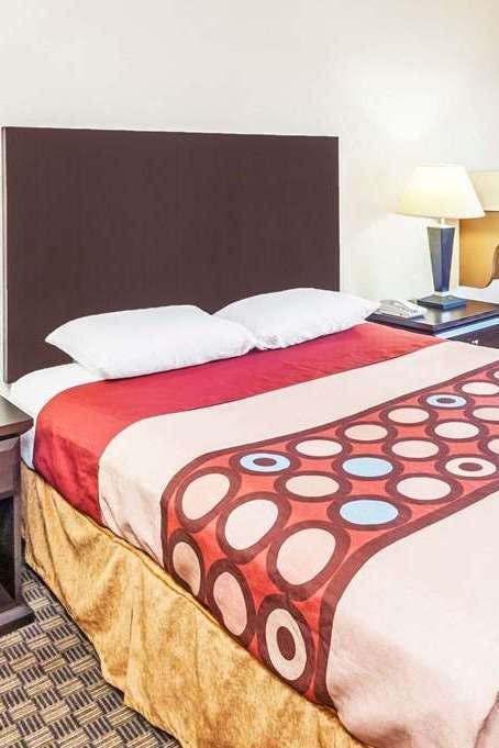 Hotel Super 8 by Wyndham Calgary/Airport photo 1