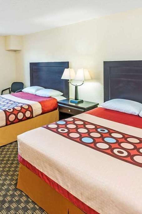 Hotel Super 8 by Wyndham Calgary/Airport photo 2