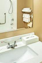 Hotel Super 8 Calgary Airport photo 4