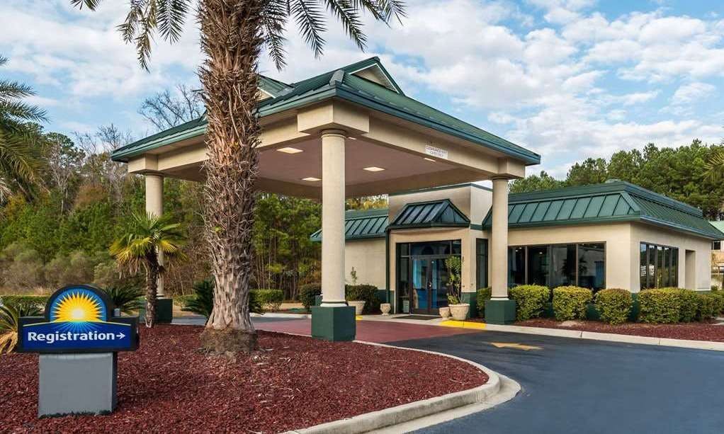 Days Inn by Wyndham Richmond Hill/Savannah
