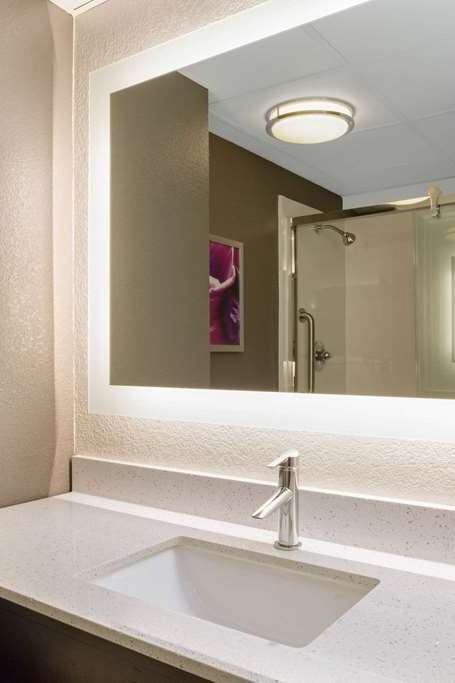 Hotel La Quinta Inn & Suites by Wyndham Boston-Andover photo 4