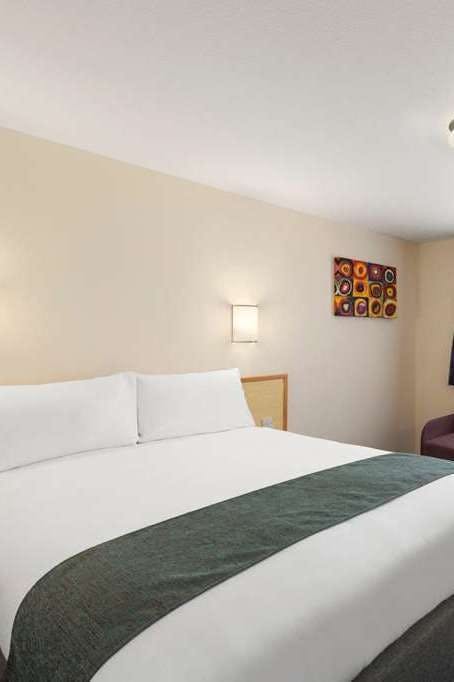 Hotel Days Inn by Wyndham Sutton Scotney South photo 1