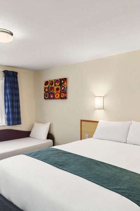 Hotel Days Inn by Wyndham Sutton Scotney South photo 2