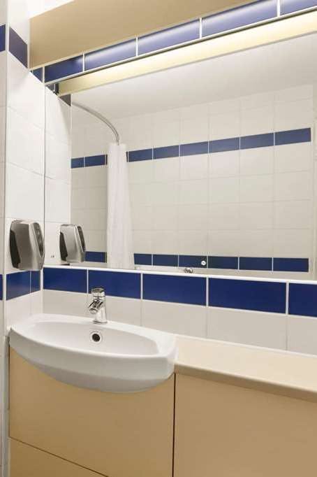 Hotel Days Inn by Wyndham Sutton Scotney South photo 4