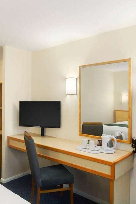 Hotel Days Inn by Wyndham Sutton Scotney South photo 3