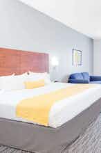 Hotel Ramada Marina photo 2