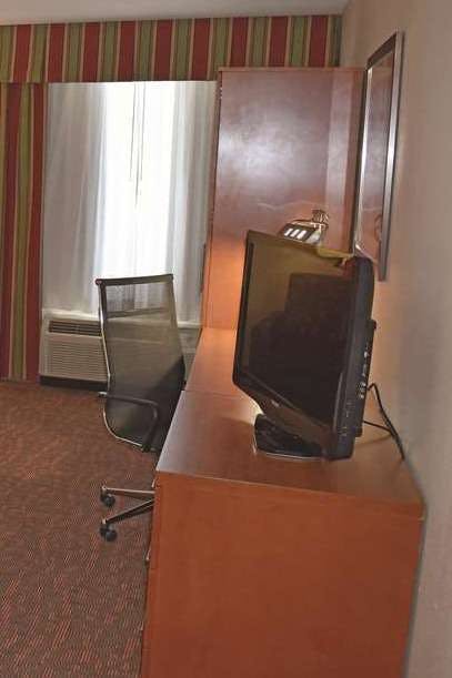 Hotel La Quinta Inn & Suites by Wyndham Williamsburg Historic Area photo 3