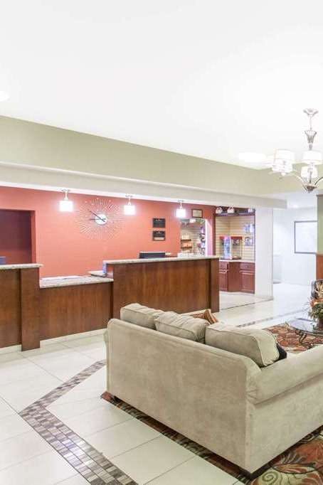 Hotel Ramada by Wyndham Fresno Northwest photo 5