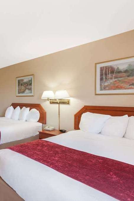 Hotel Ramada by Wyndham Fresno Northwest photo 2