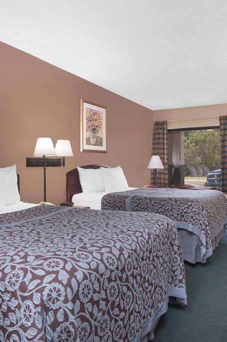 Hotel Days Inn by Wyndham Dublin GA photo 2